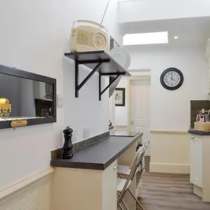 https://the-little-house.yorkshirehotels.net